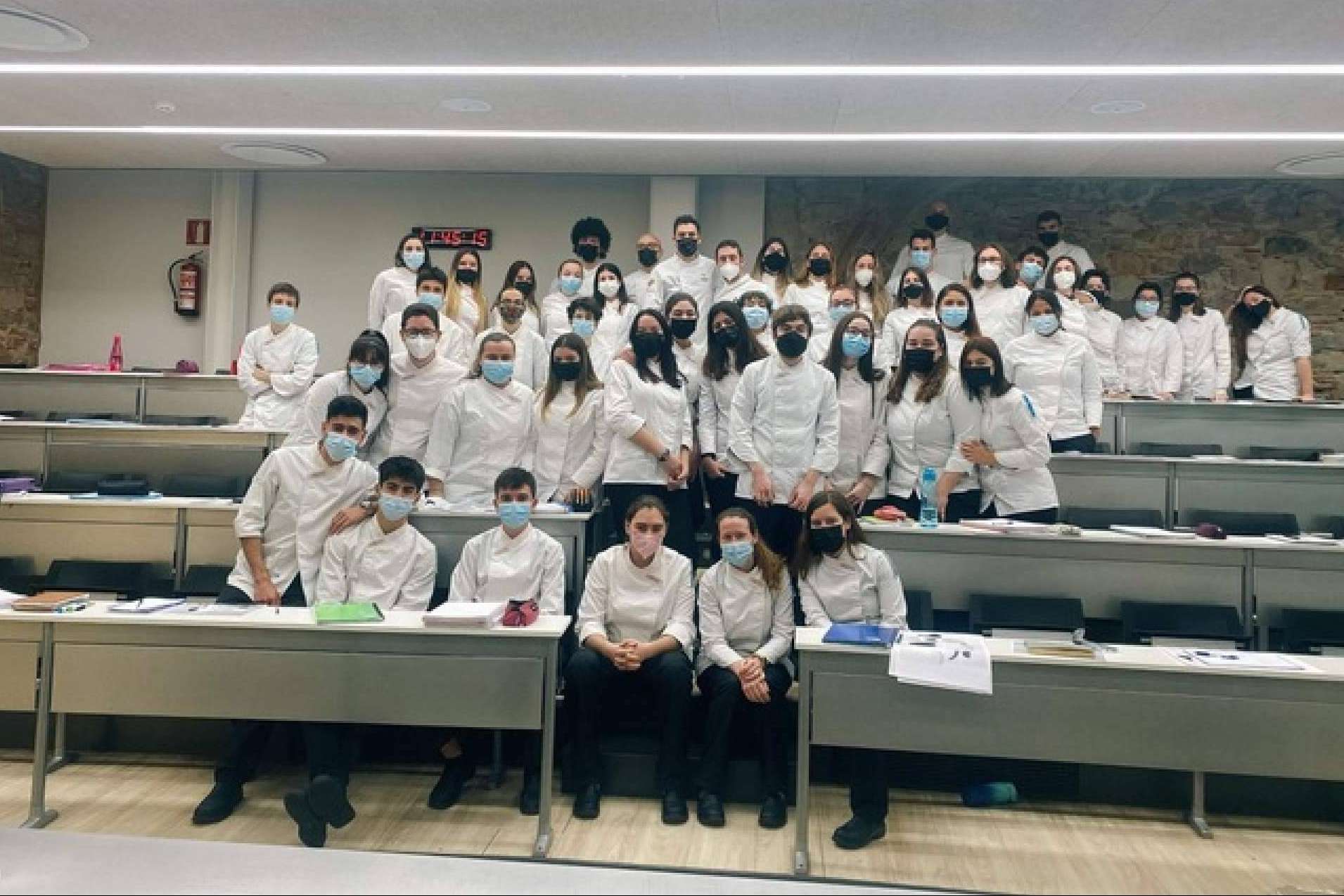 Tres chefs dan a conocer la gastronomía de Ibiza en Barcelona