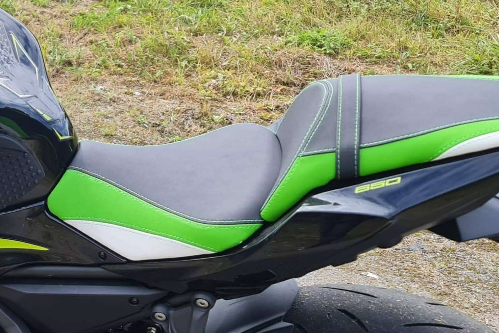 ¿Dónde tapizar asiento moto? JM-Fundas