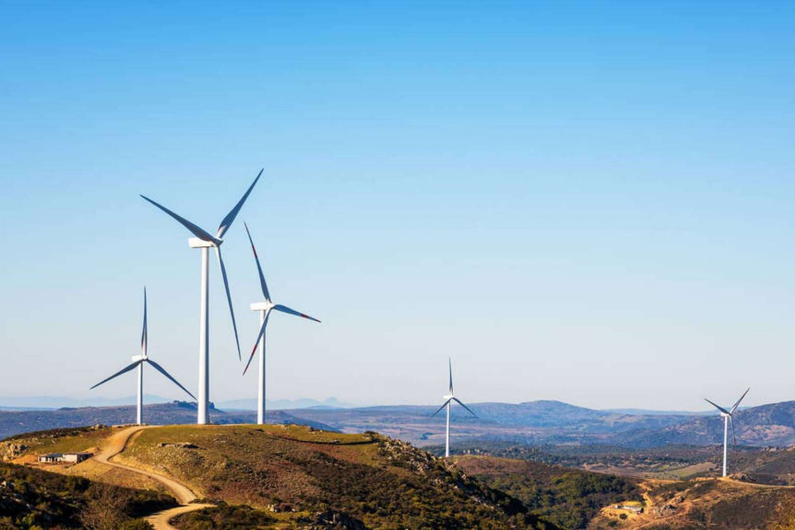 Los principales motivos por los cuales es importante mejorar la eficiencia energética en negocios y hogares