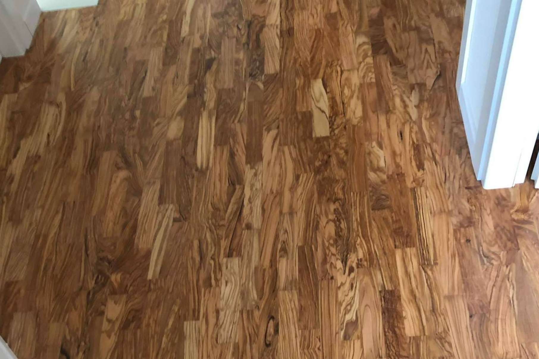 Adquirir parqué macizo de madera de olivo en Encimeras de Olivo
