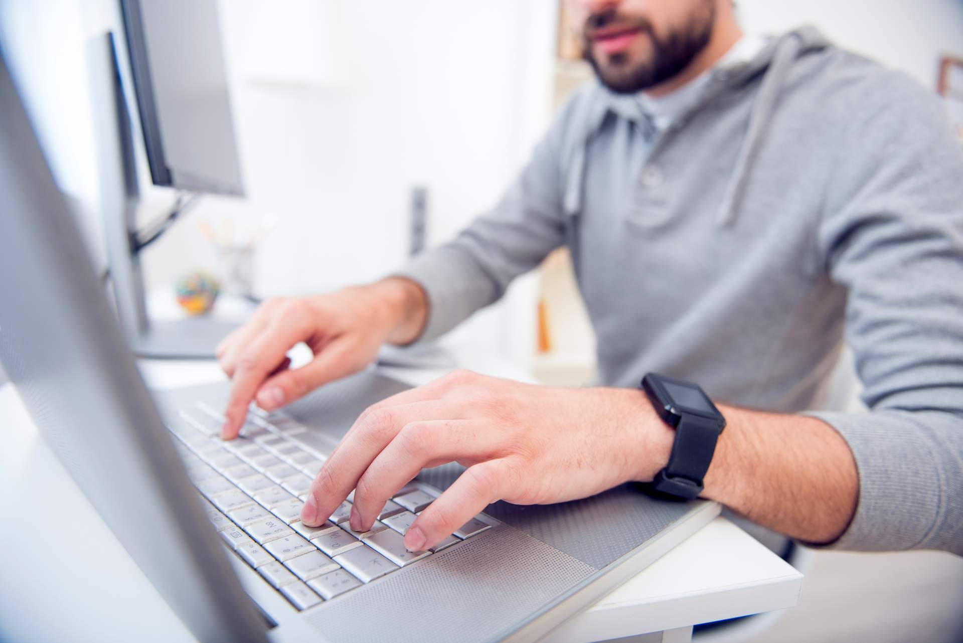 El curso que imparte Escuela Dirección incluye prácticas con Simuladores PMP®