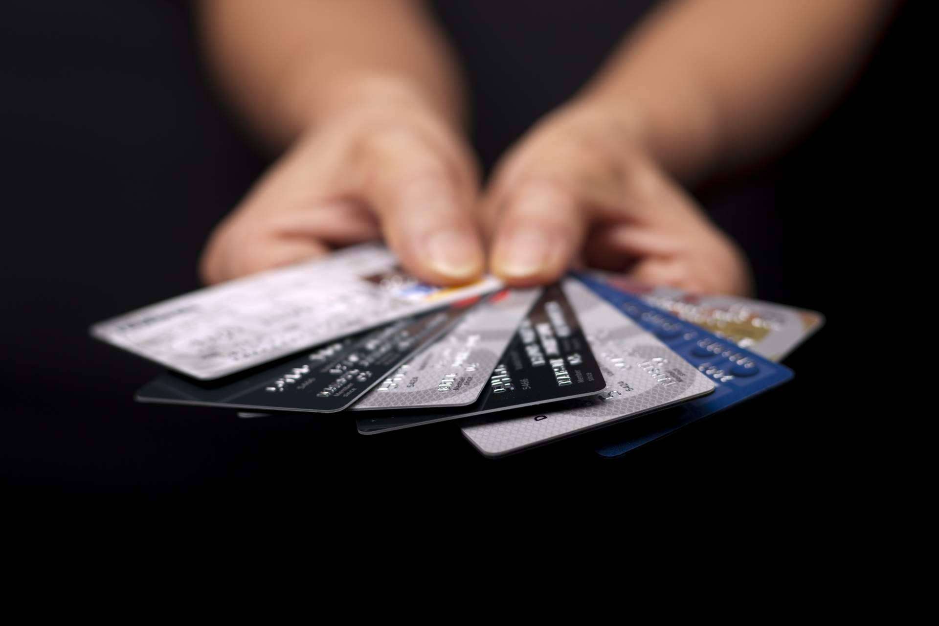 Salir de las deudas causadas por las tarjetas de crédito con el aliado perfecto, Reclama Revolving
