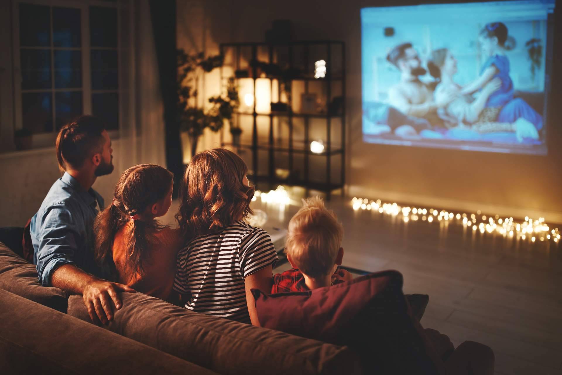 ¿Cómo montar un cine en casa?, con Proyector Pro