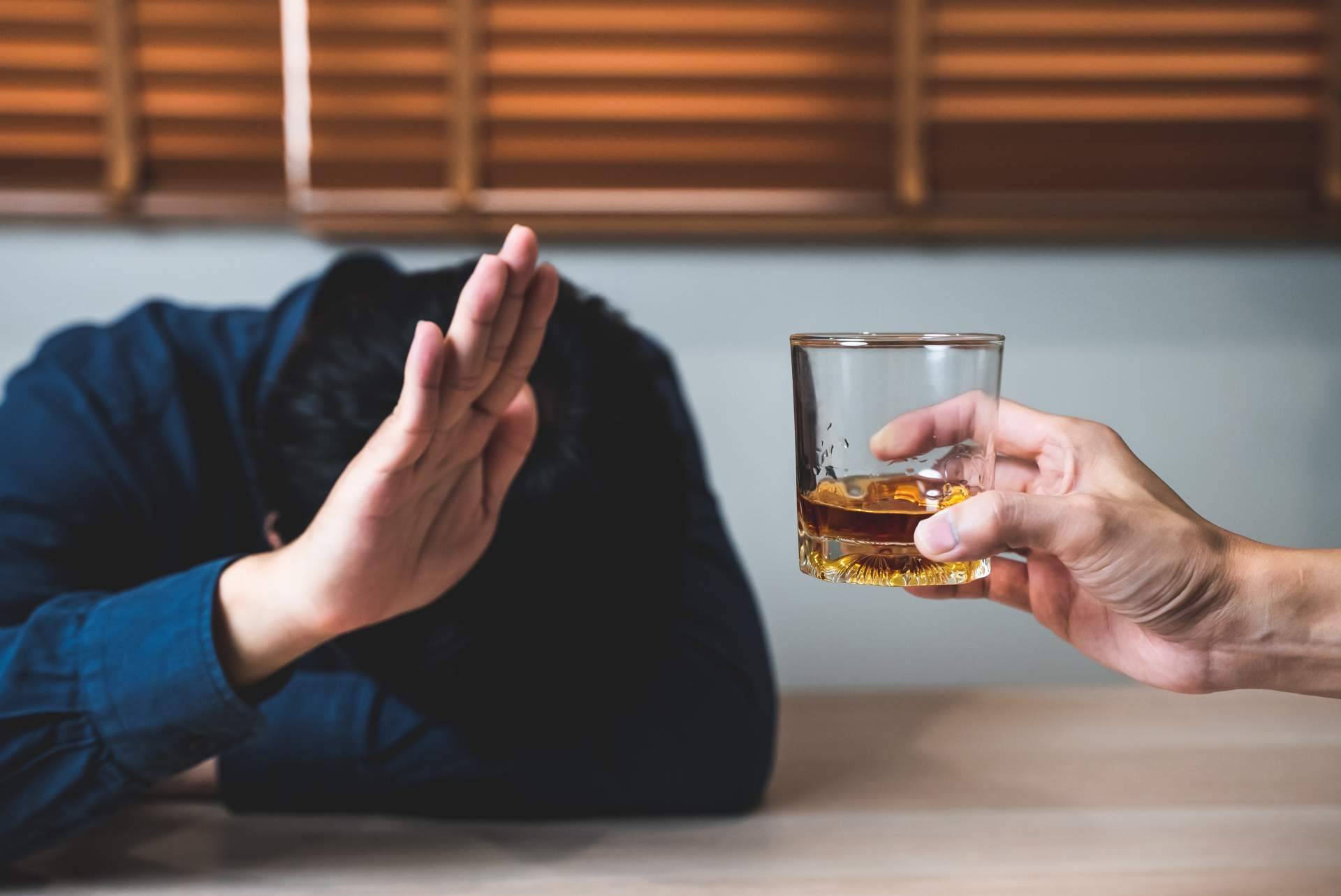 Dejar el alcohol para vivir más felices de la mano del experto Luis Miguel Real