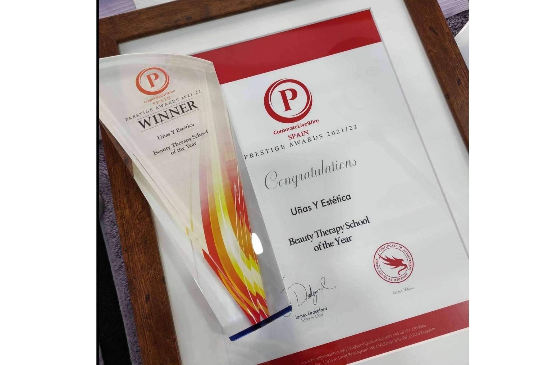 La academia Uñas y Estética, reconocida por los Prestige Awards