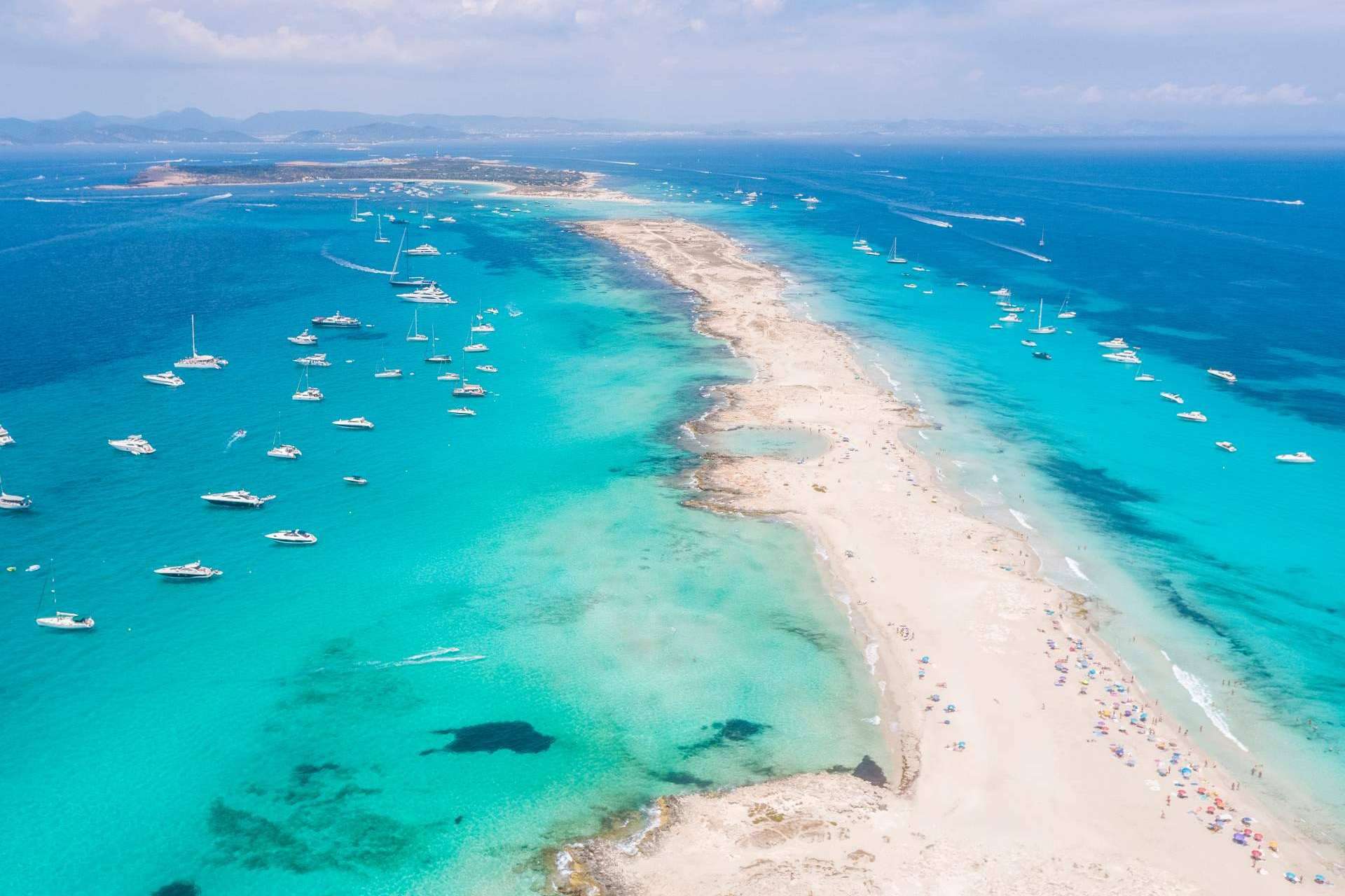 Adelantarse al buen tiempo con el alquiler de barcos para celebraciones en Ibiza y Formentera de EXOPIA IBIZA CHARTER