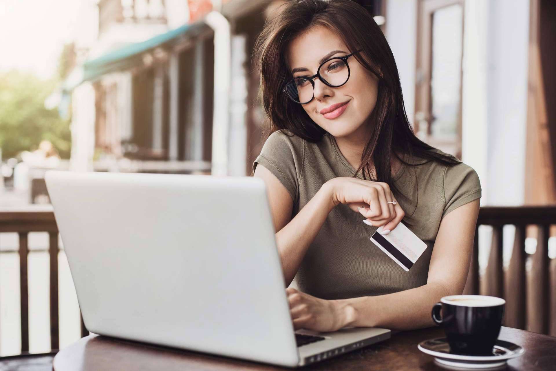 La plataforma Dámelo Dámelo diseña una estrategia en su portal para vivir la Navidad con los comercios locales