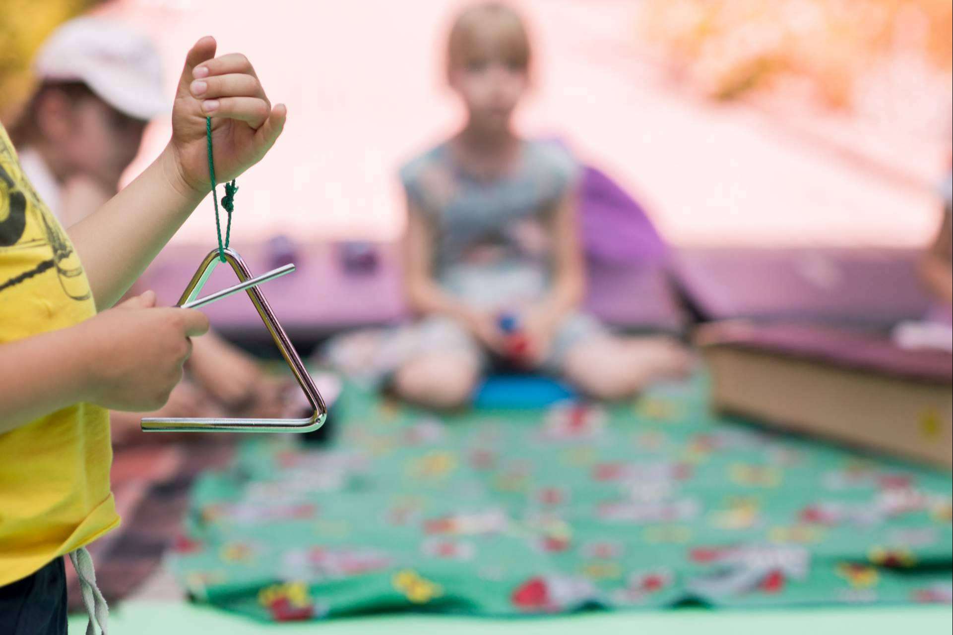 La música y la percusión aporta beneficios en los niños