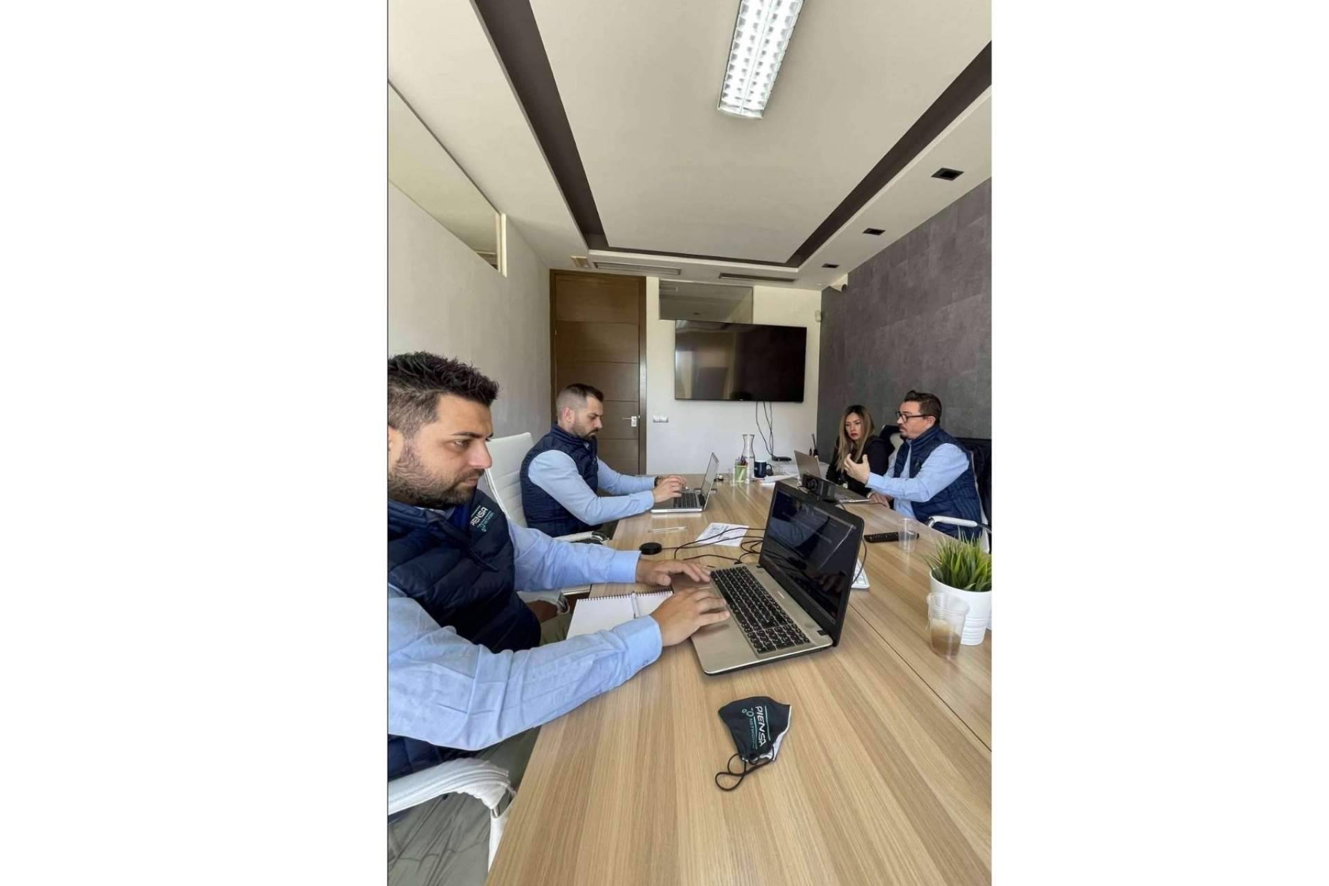 ¿Cómo ahorrar en los servicios del hogar o de la empresa?, por Piensa Network