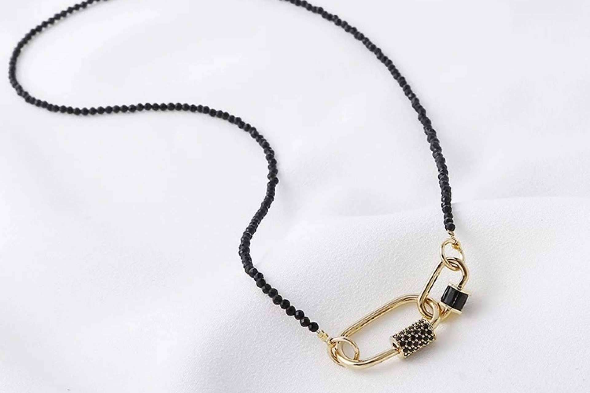 Tulipan Jewelry se especializa en la creación de joyas de plata
