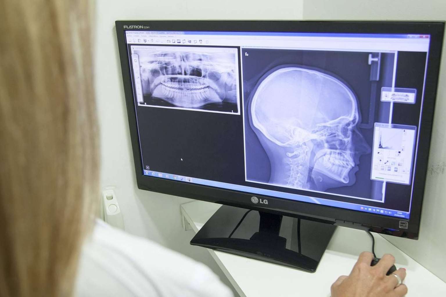 Listado de clínicas dentales y una amplia base de datos de farmacias en BancoDatos