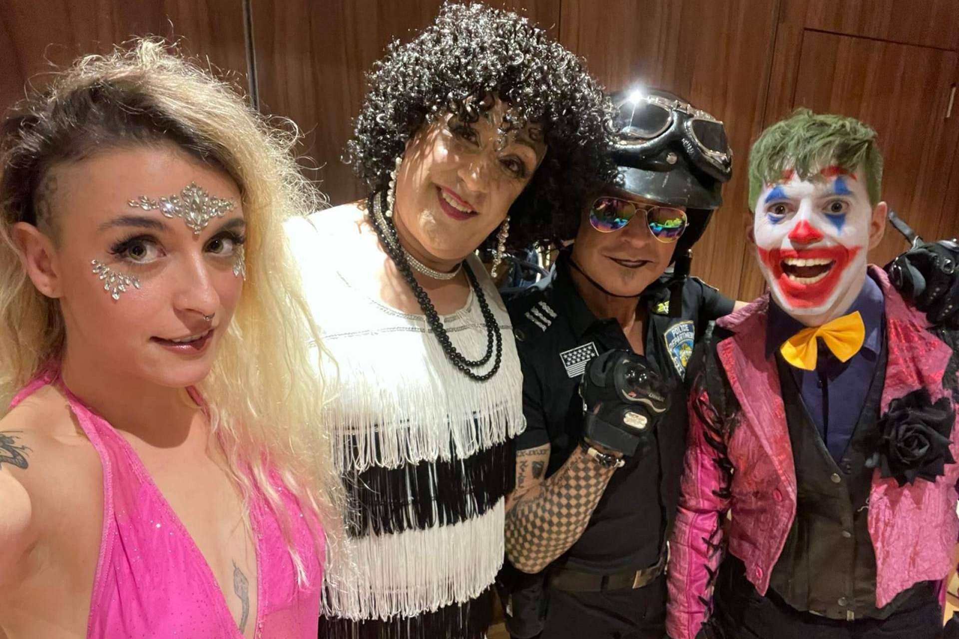Nuevo Restaurante temático en el centro de Bilbao con Cena Show para despedidas y fiestas