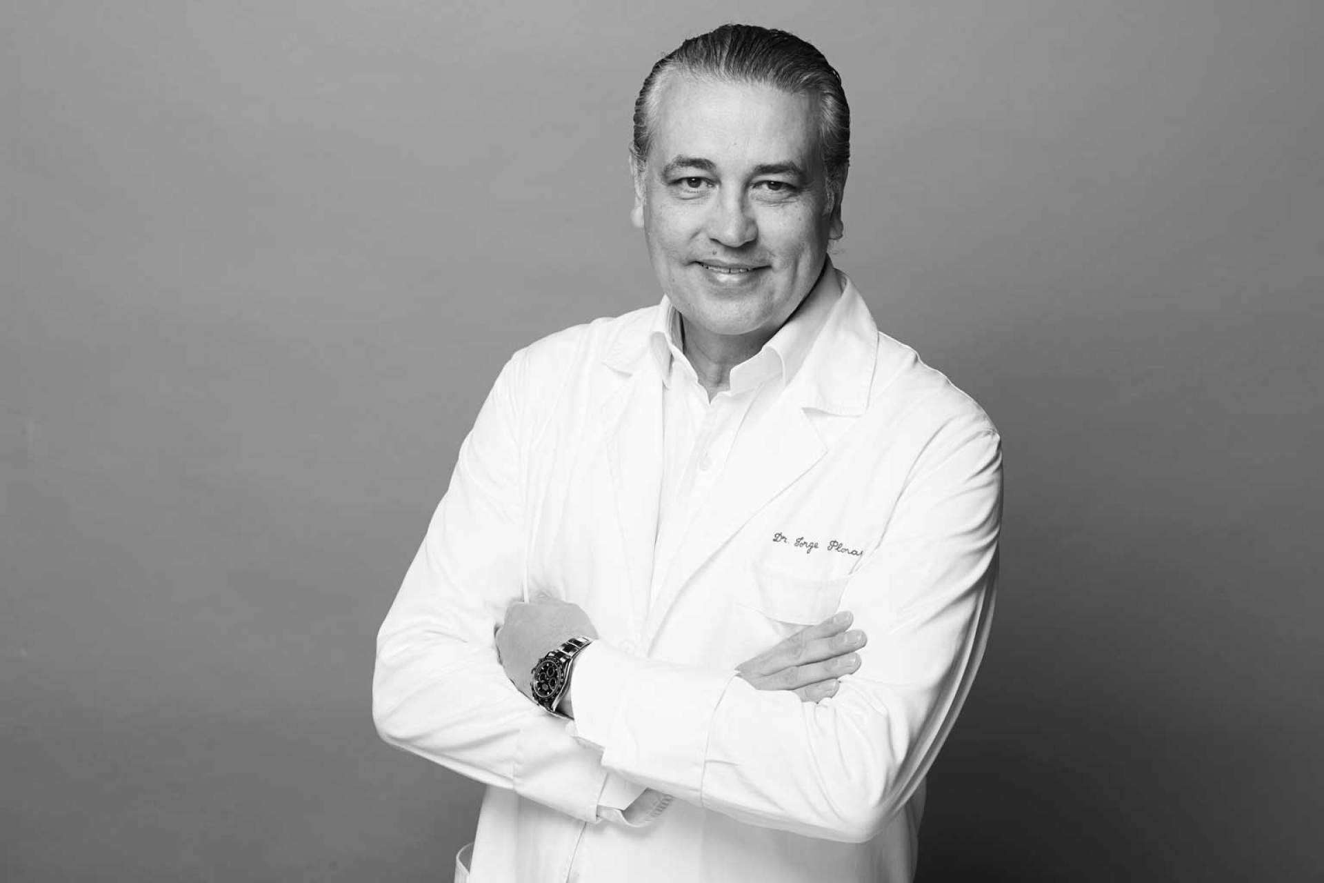 El Dr. Jorge Planas es considerado uno de los mejores cirujanos plásticos, por Forbes