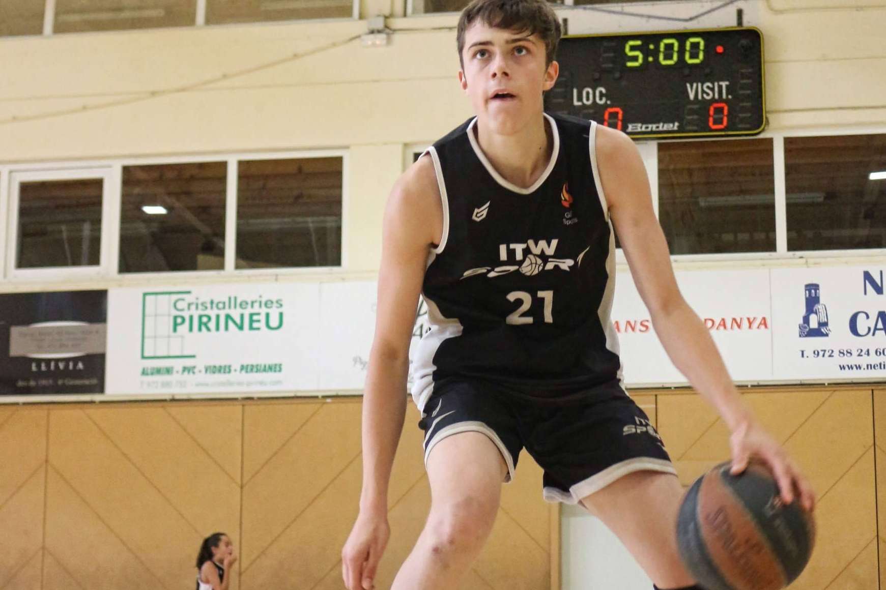 ¿Cómo se puede mejorar la técnica en un centro de tecnificación de baloncesto como ITW Sport?