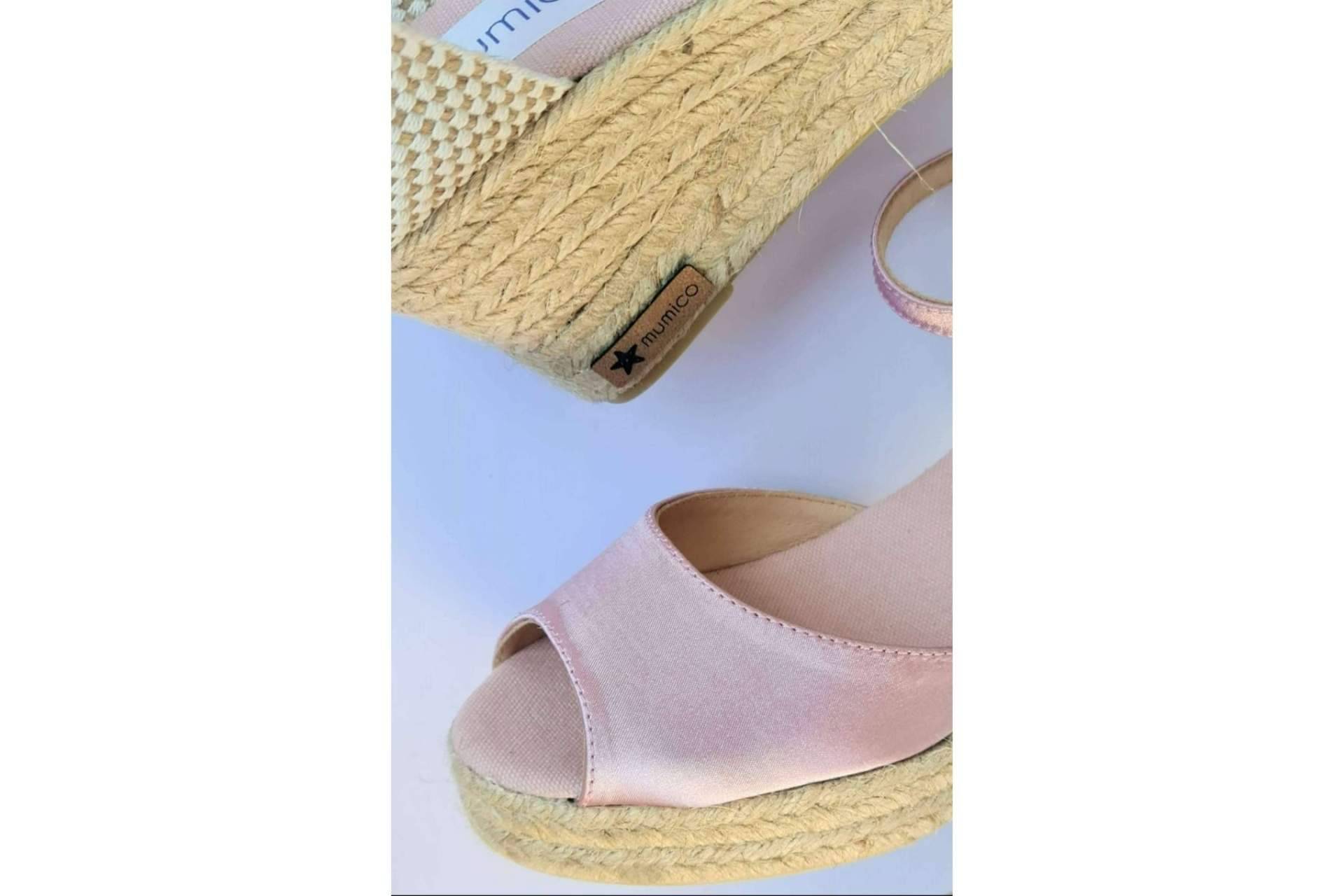La innovadora colección de alpargatas de novia de MUMICO