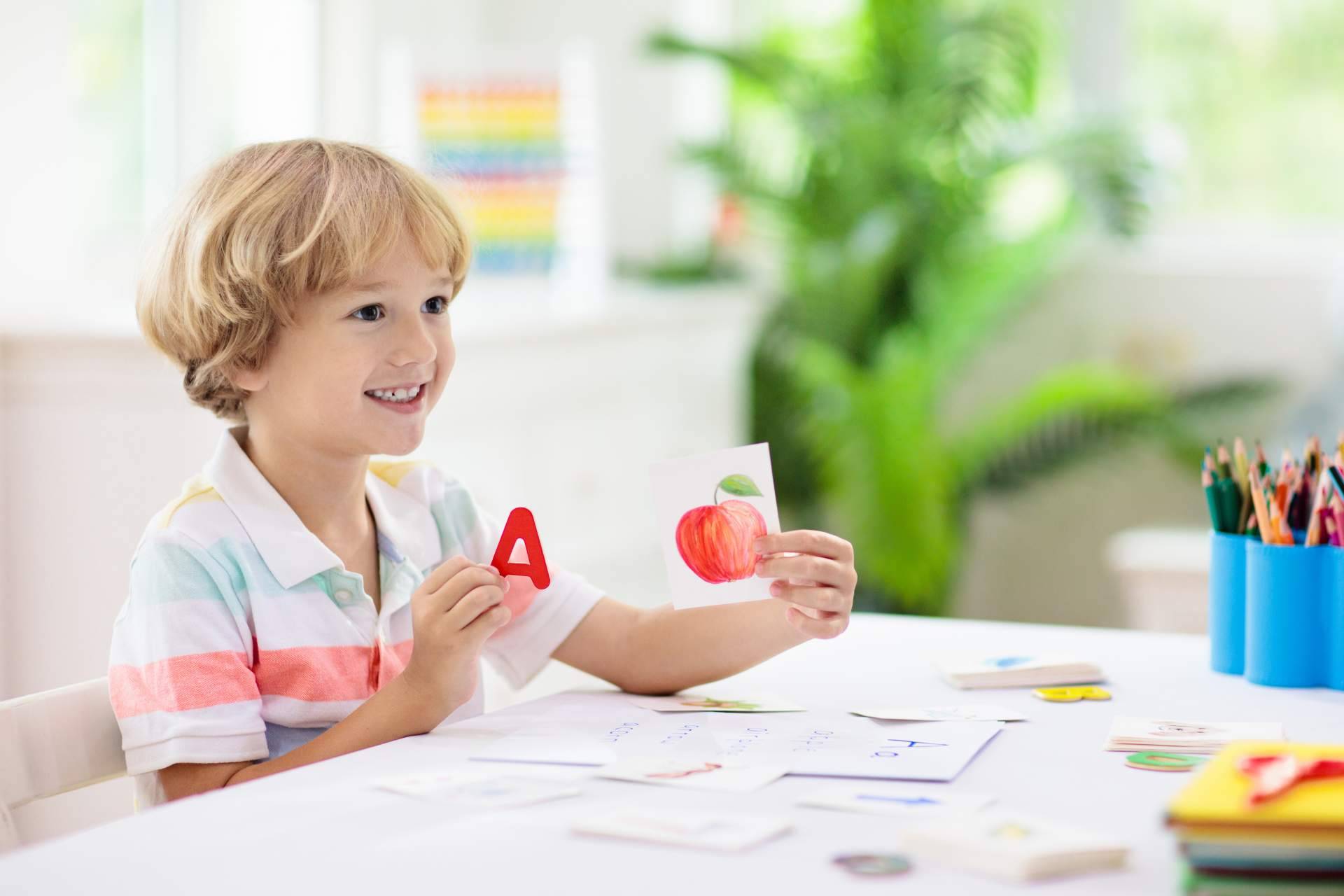 Profesores nativos imparten clases de inglés para niños en el centro La Academia de Inglés