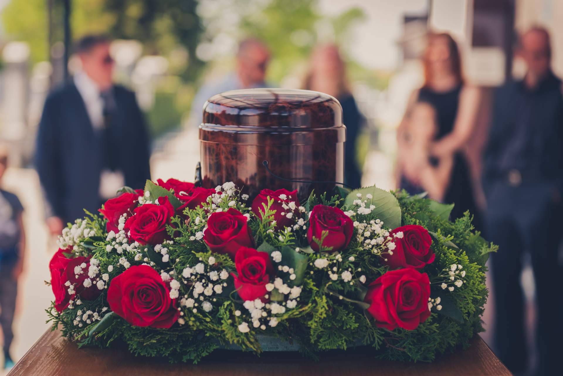 La ceremonia de despedida en el proceso de duelo es importante, por Interfunerarias