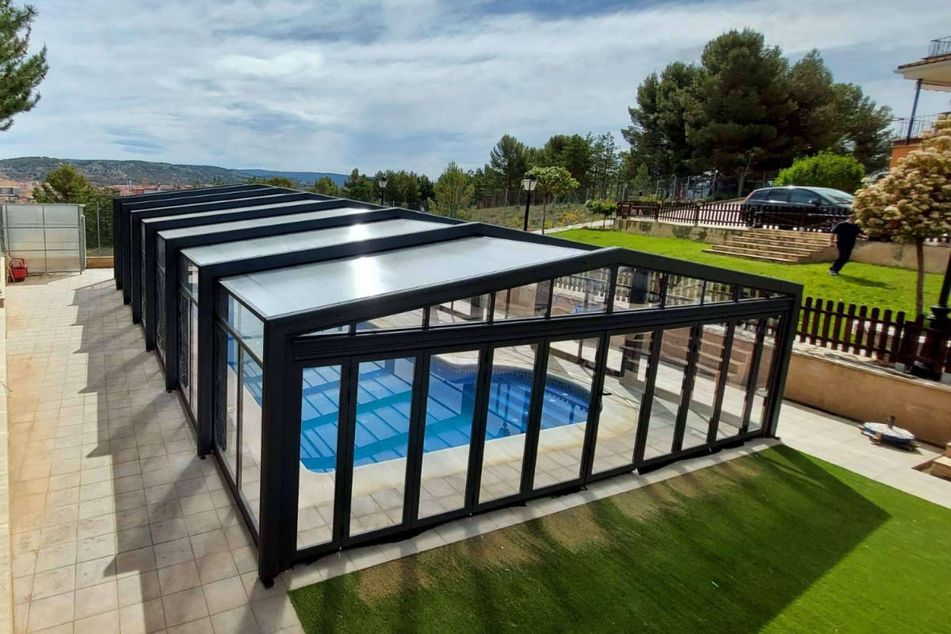 Diferentes sistemas de cerramientos para piscinas de la mano de COVERTTO