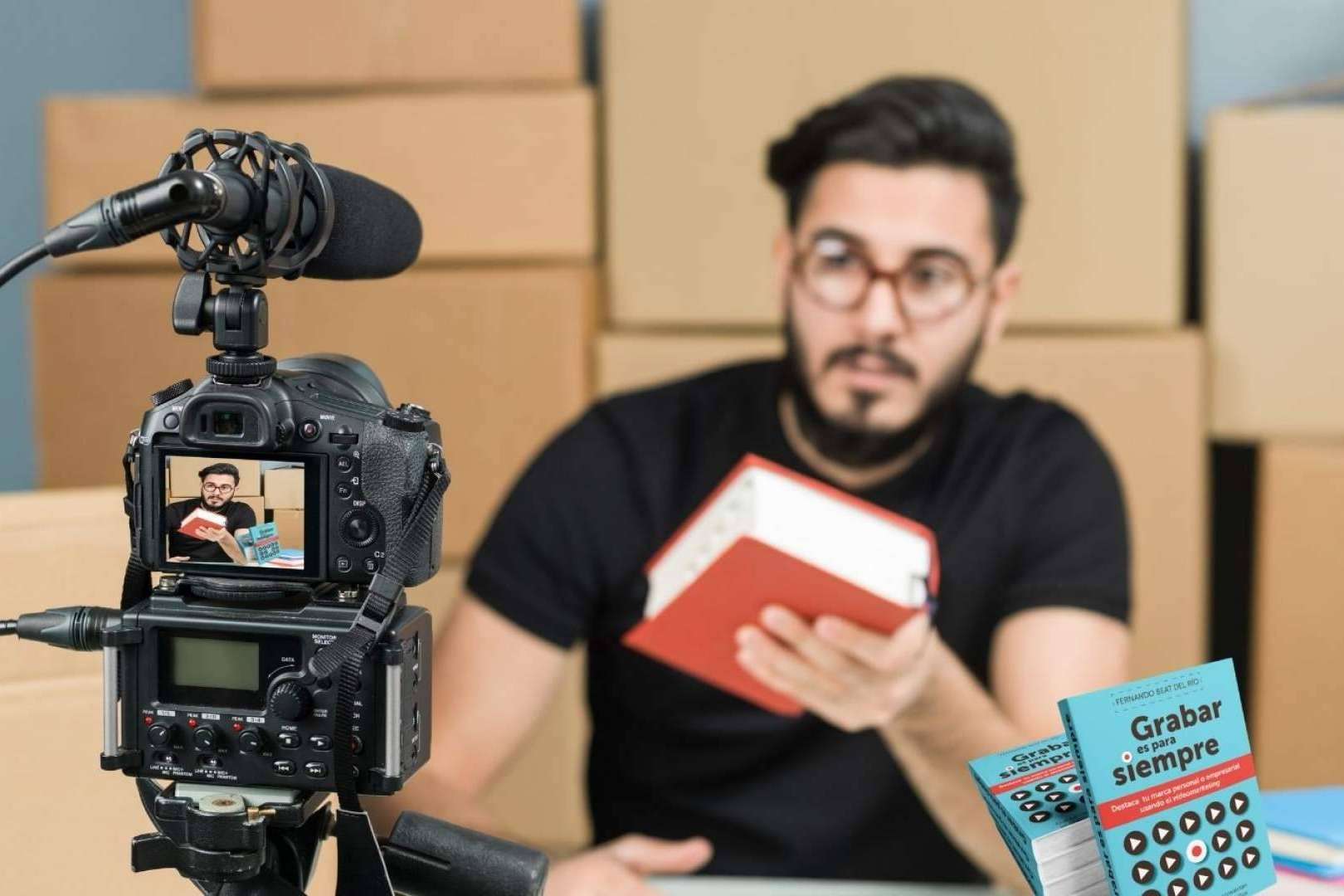 El vídeo como herramienta de comunicación y venta en los negocios, con el libro Grabar es para siempre
