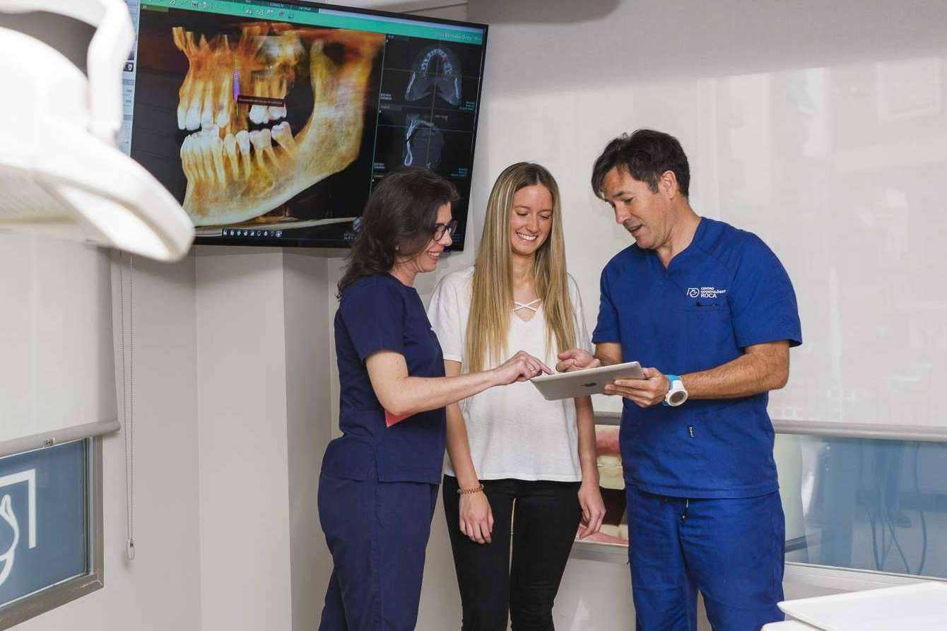 Optar por el procedimiento de implantes dentales de Dental Roca