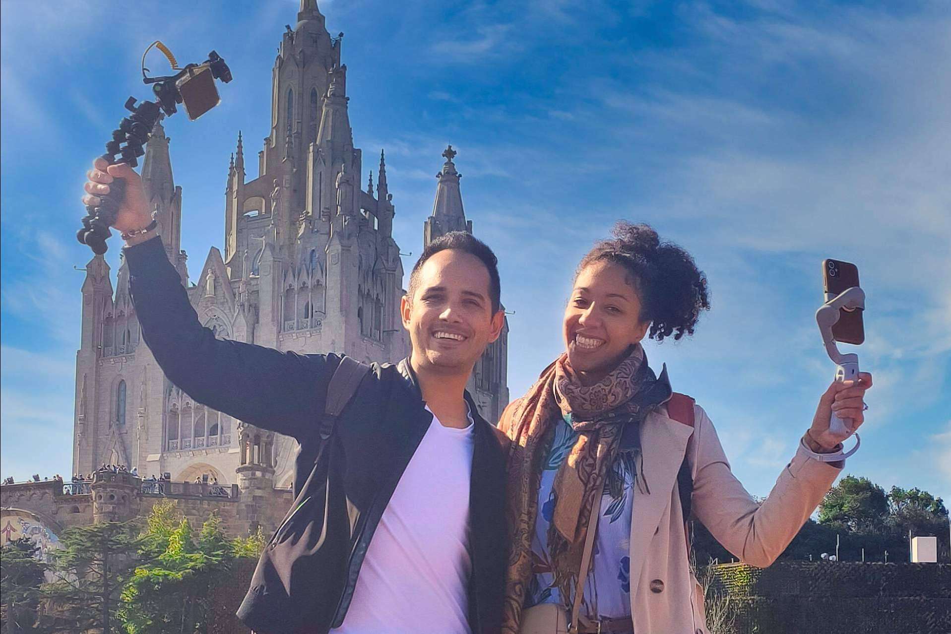Voilà Güey es la pareja de extranjeros que comparten su experiencia de vivir en España