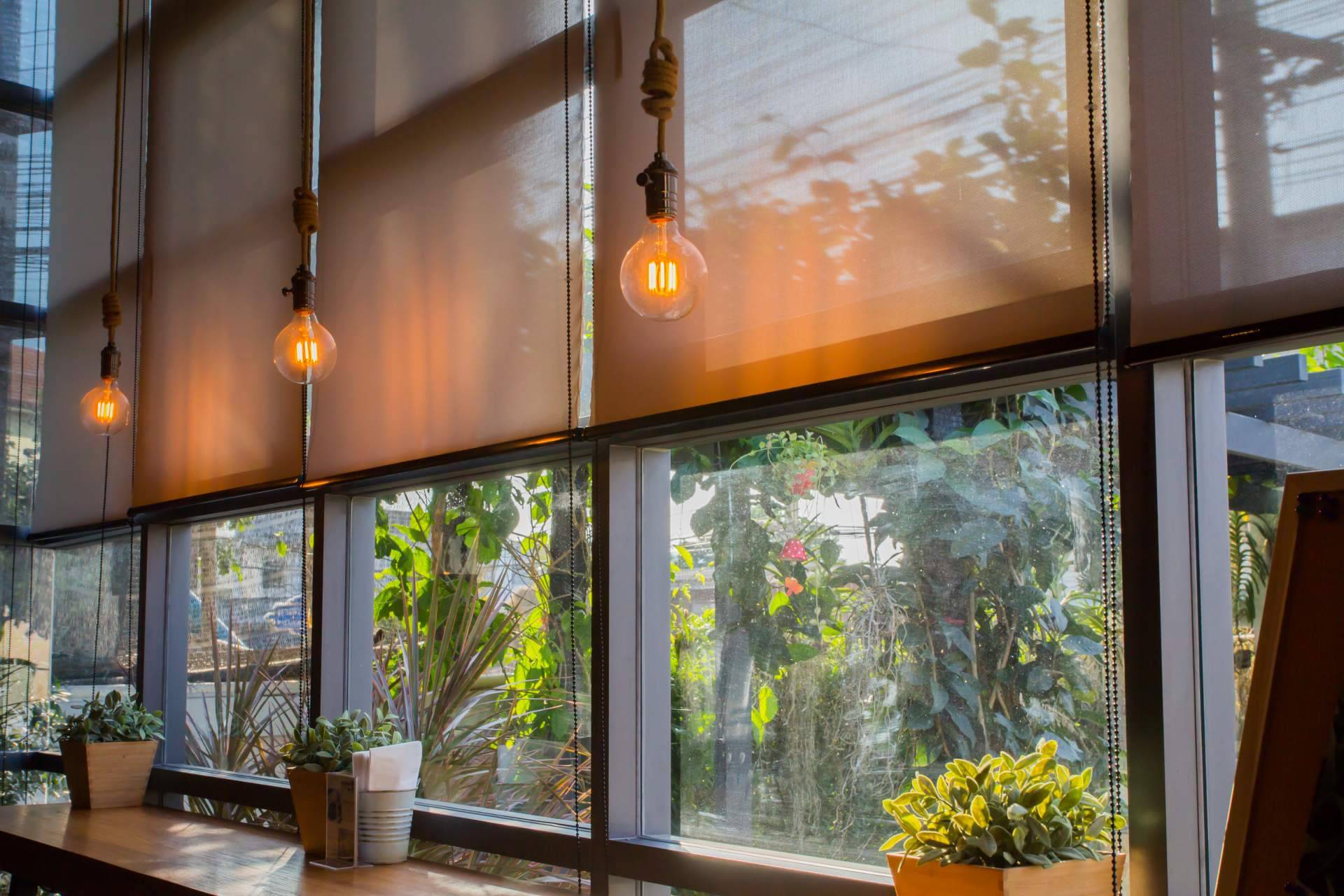Mosquiteras Baratas dispone de una amplia oferta de estores enrollables