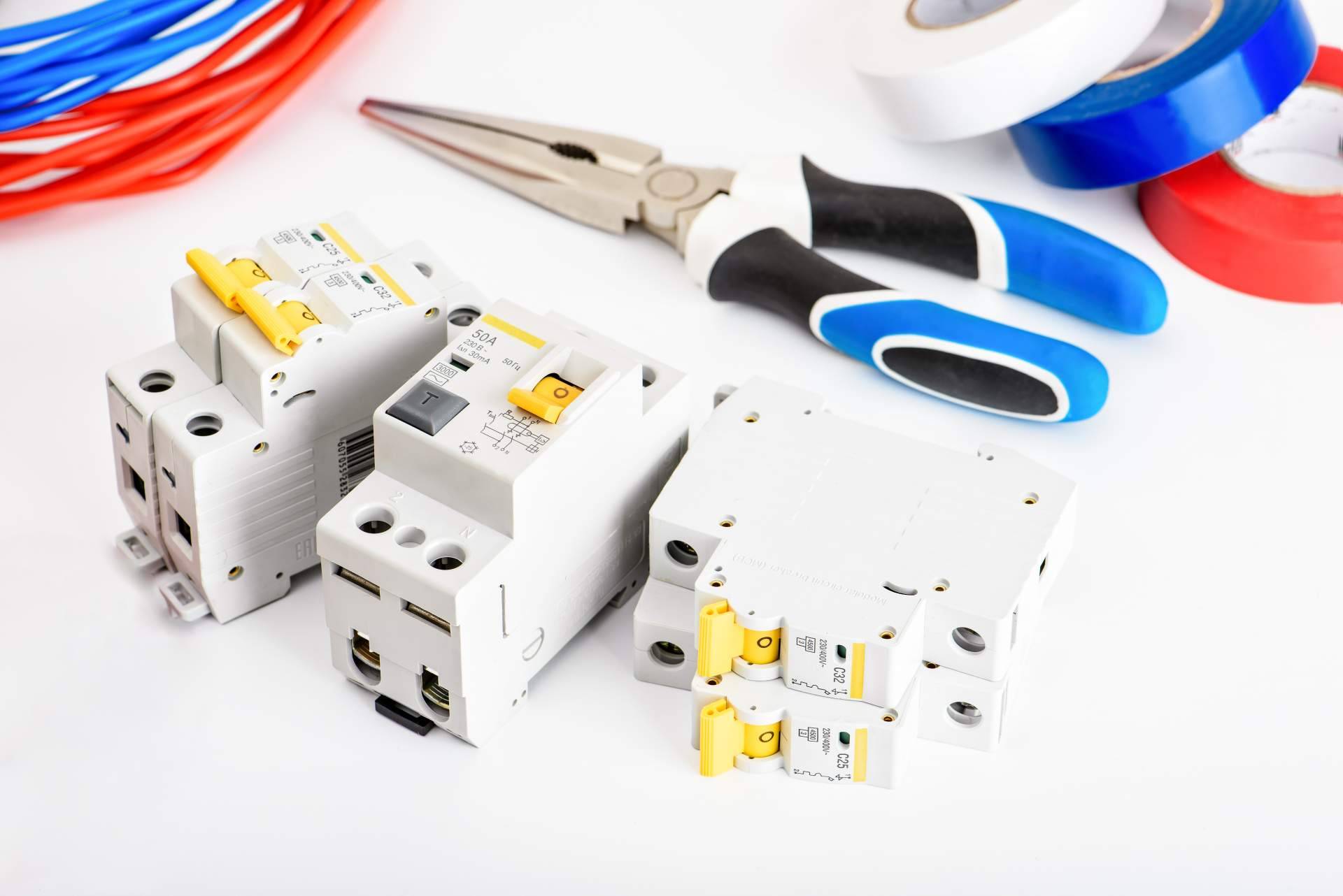 Distribución de material eléctrico de Schneider Electric, de la mano de Cadenza Electric