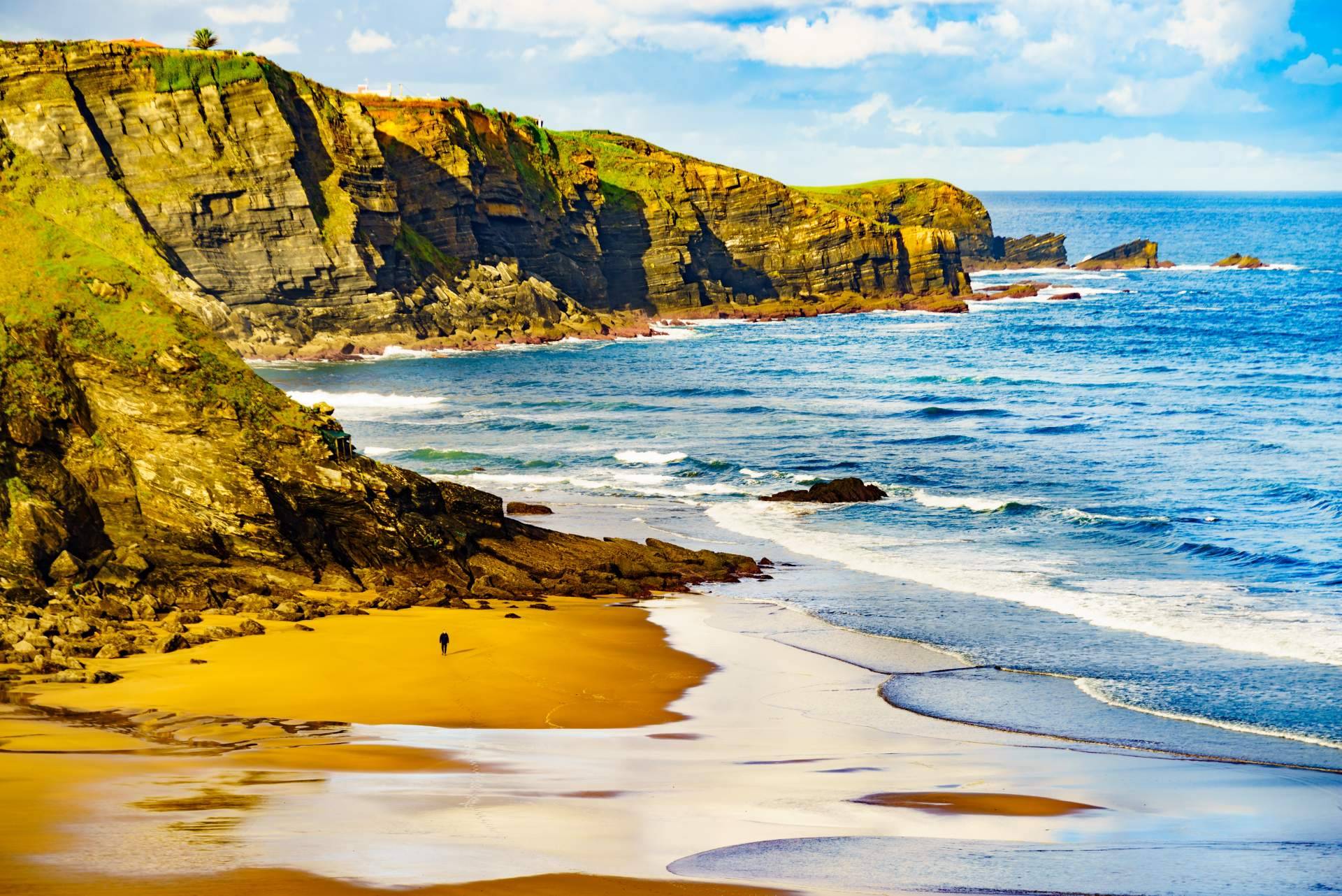 Descubrir las playas de la costa asturiana alojándose en el Hotel Rural Montesomao