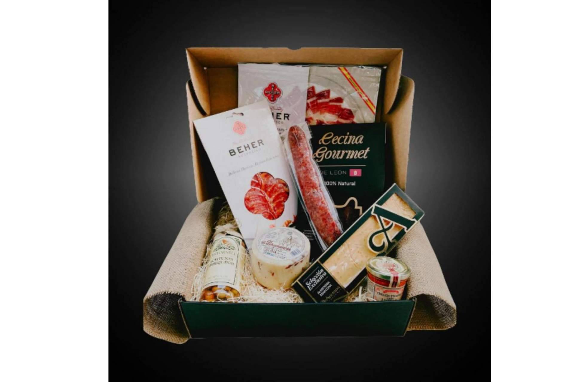 Bon León ofrece cesta productos gourmet con dedicatoria y foto