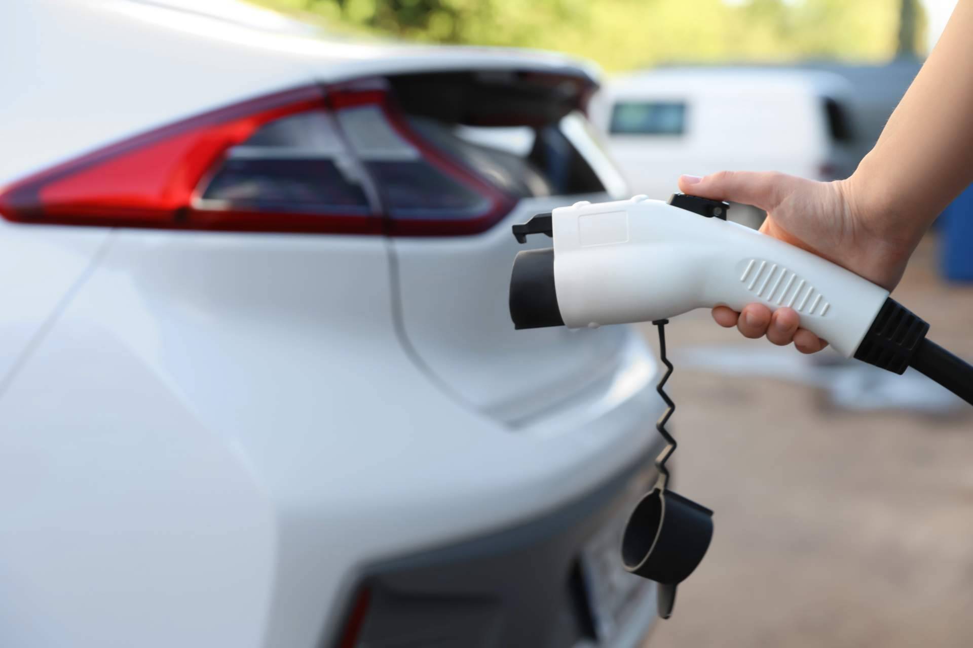 Cargar un coche eléctrico de la mano de Smart Wallboxes