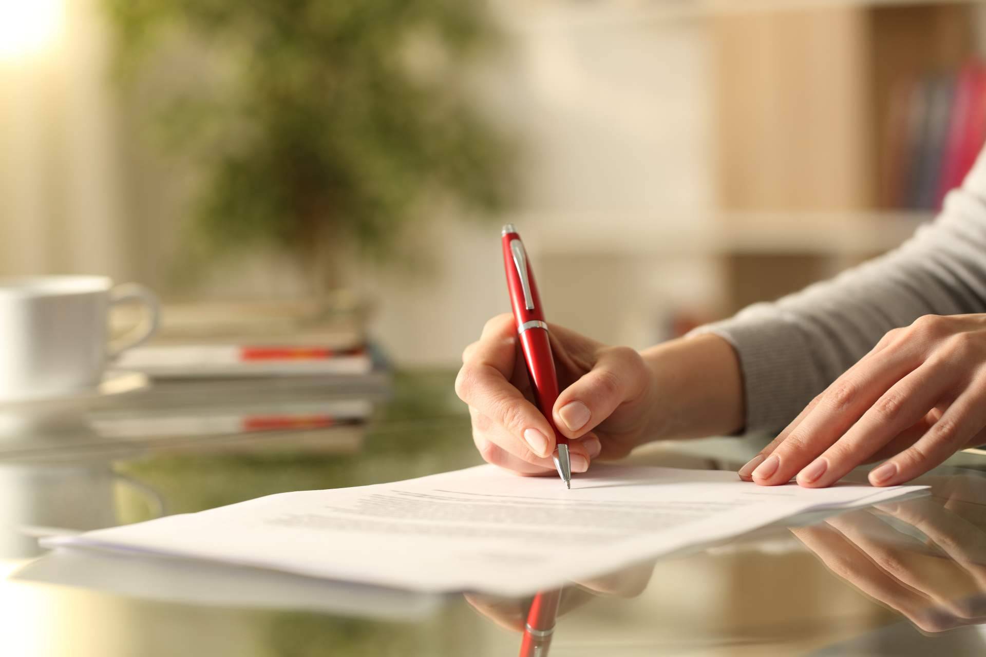 Cómo se regulariza la situación de residencia en España