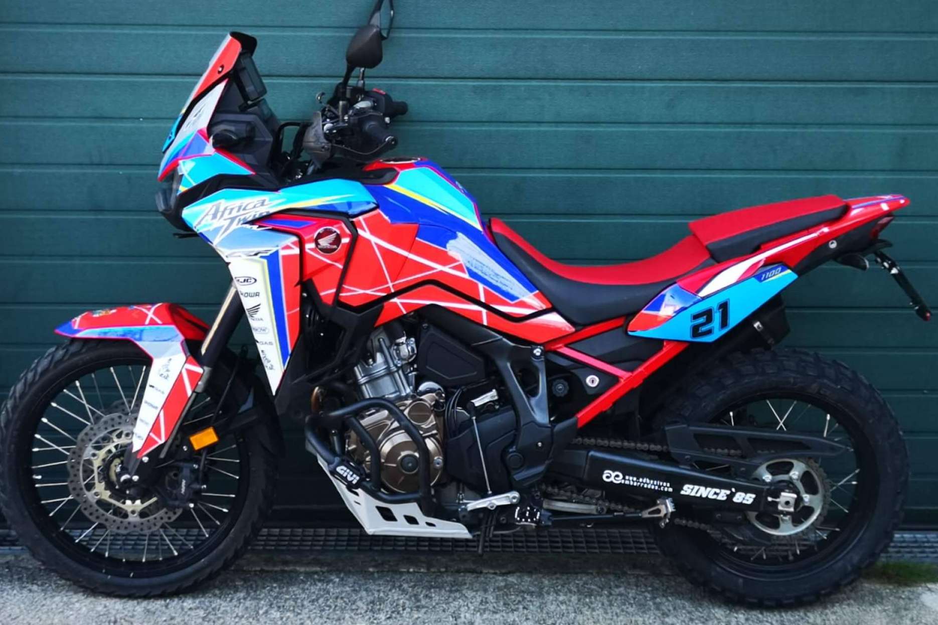 Personalizar las motos trail, KLE500, T7, Africa Twin con ADHESIVOSEMBARRADOS