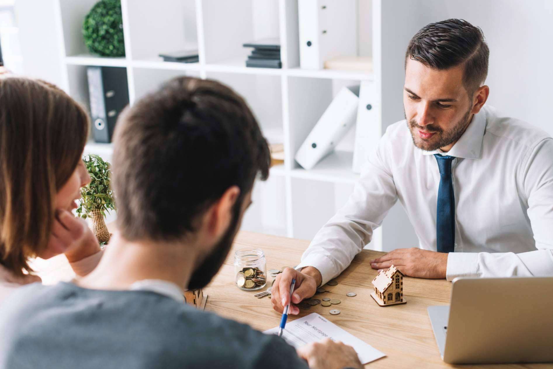 El equipo de profesionales de Vostra Casa busca asesores inmobiliarios