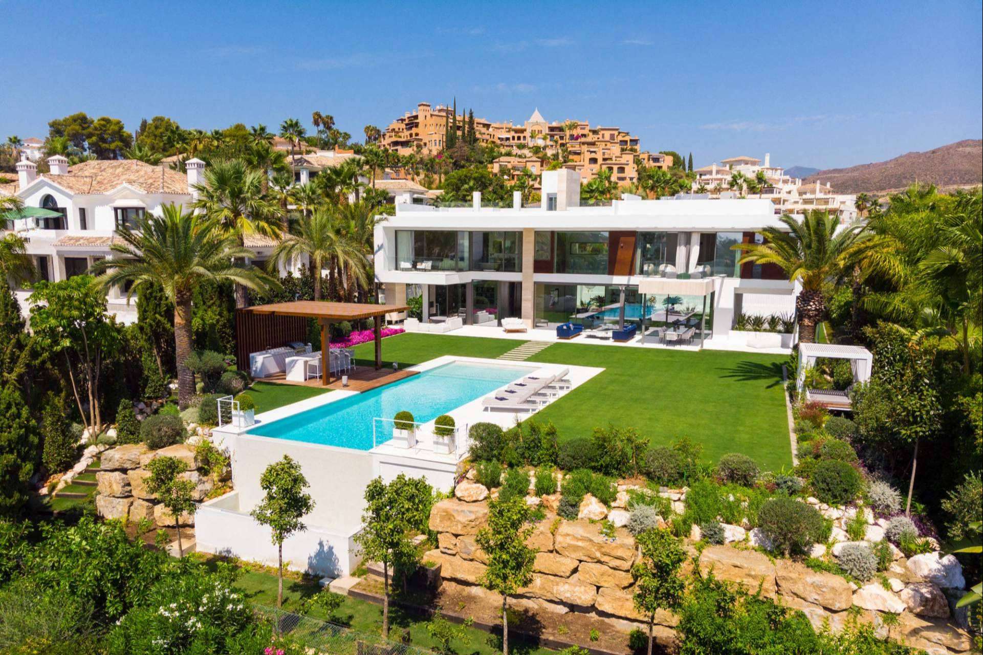 Las villas de lujo de Zeuthen & Company en La Cerquilla de Nueva Andalucia