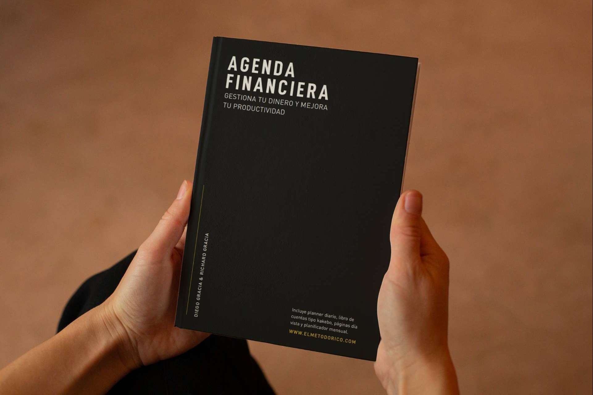 Los autores de El Método RICO y su  Agenda Financiera para gestionar las finanzas de forma efectiva