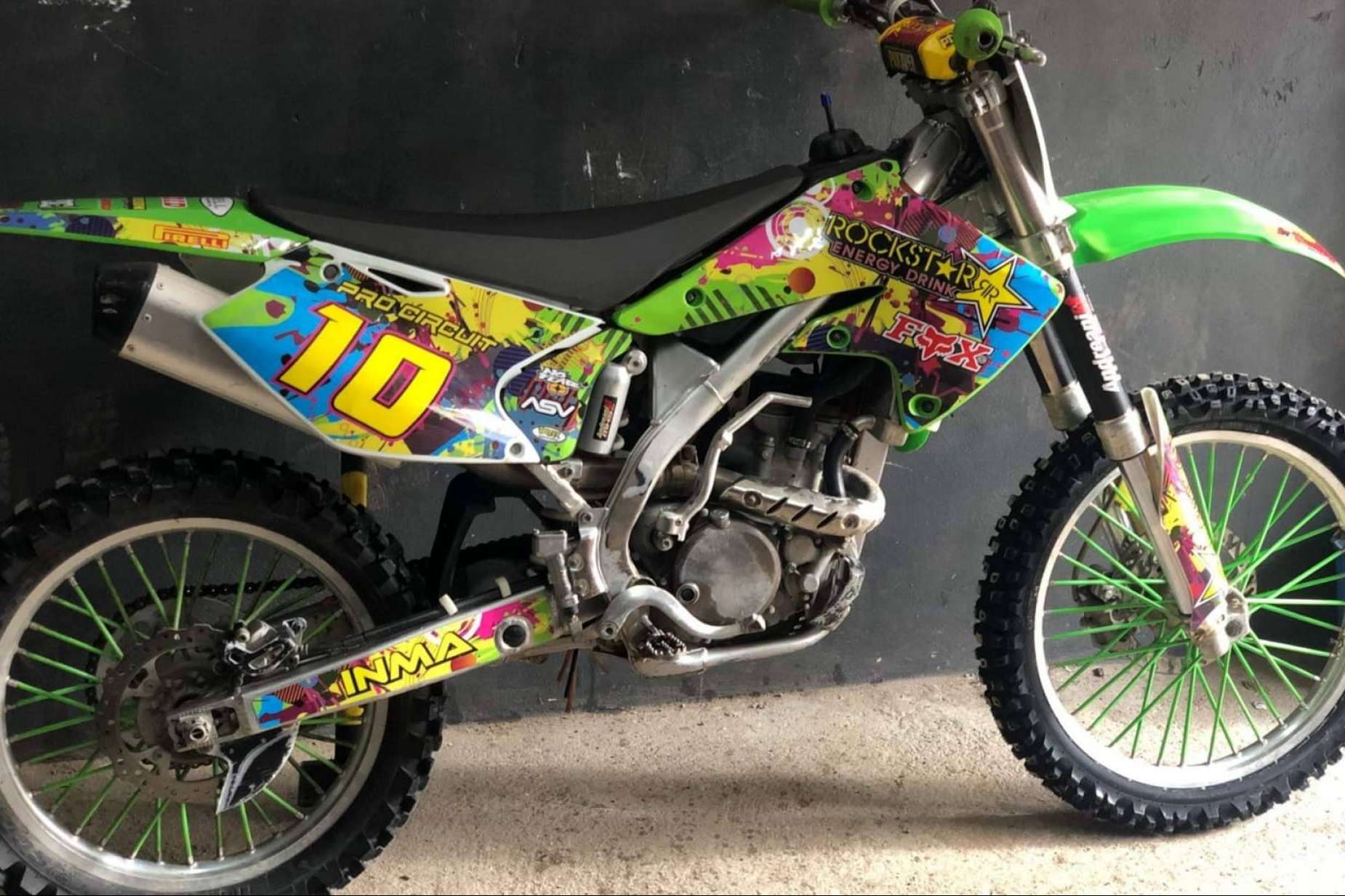 Vinilos para moto personalizados, de la mano de ADHESIVOSEMBARRADOS
