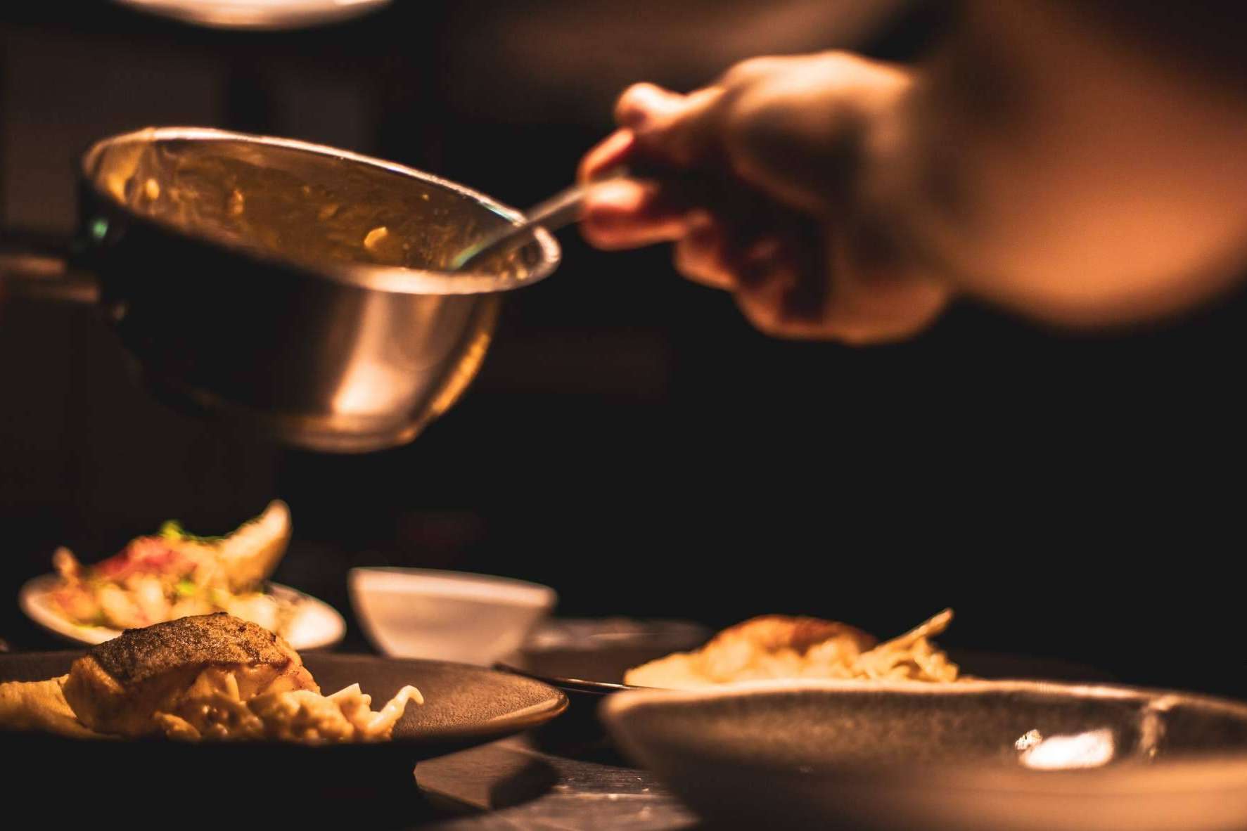 Vivir una experiencia gastronómica con la carta y el menú degustación del restaurante Hikei