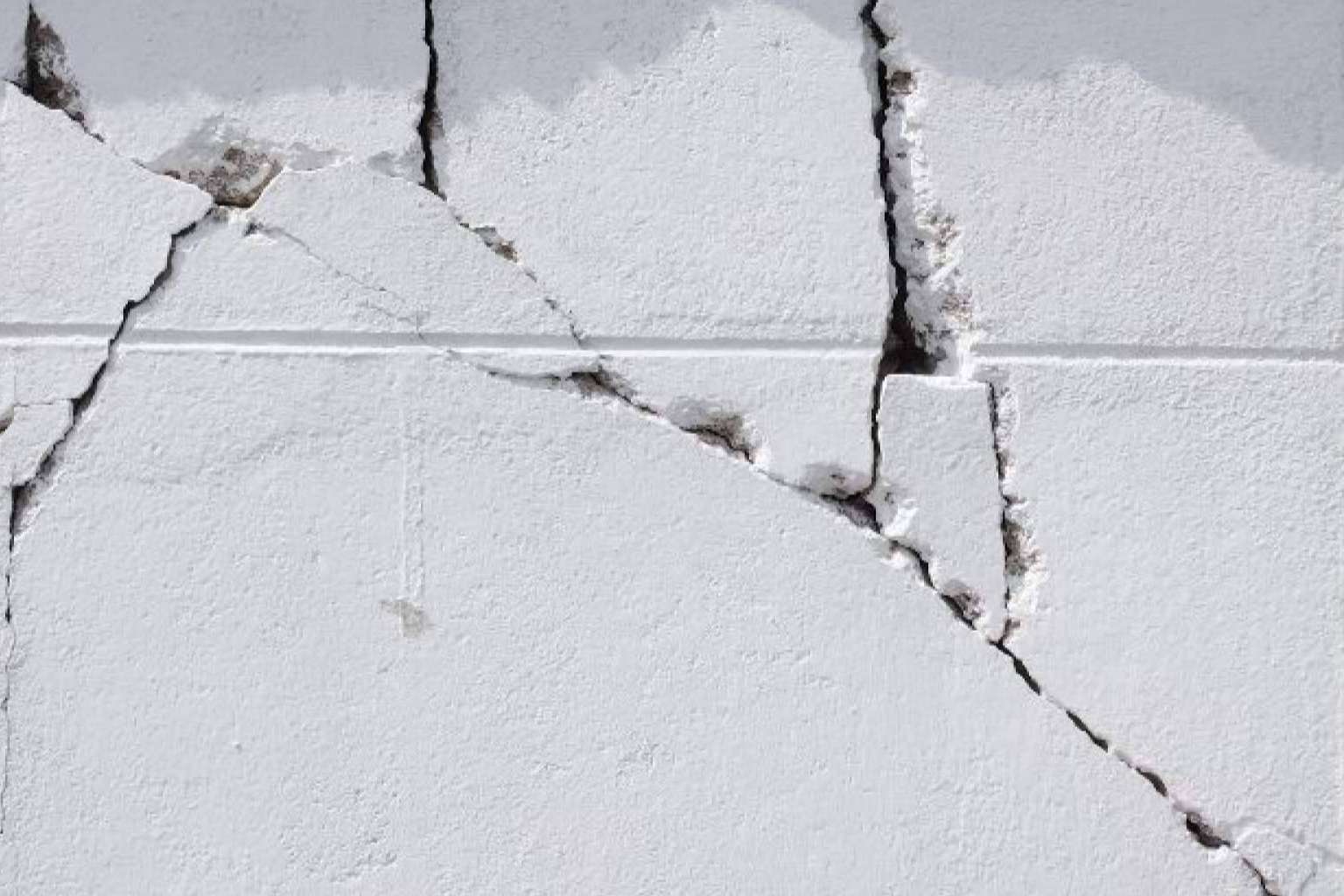 Los expertos de IMO Ingeniería de Cimentaciones Especiales para reparar grietas en las paredes