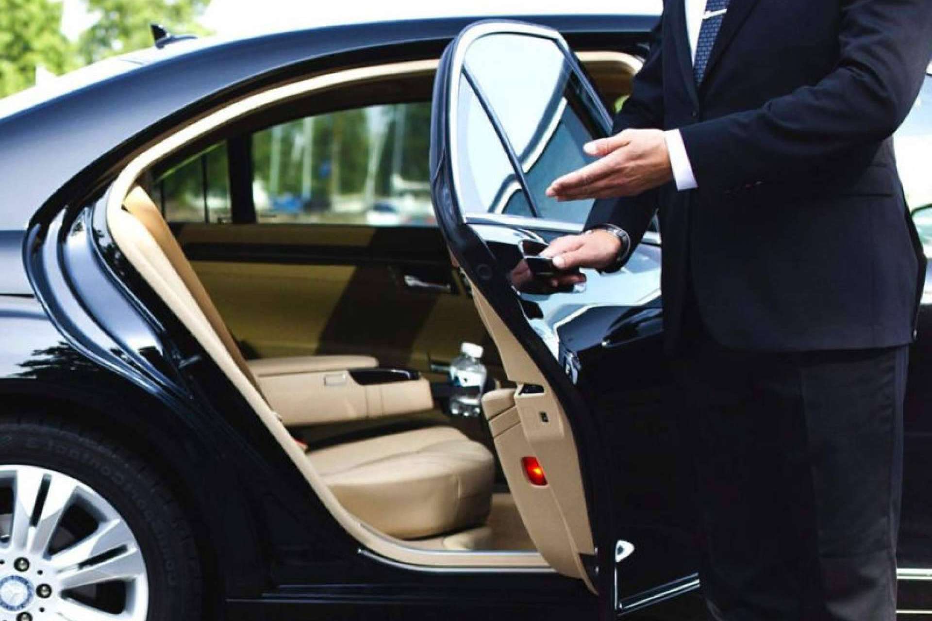 Chóferes y coches de alta gama con Limusinas Lara