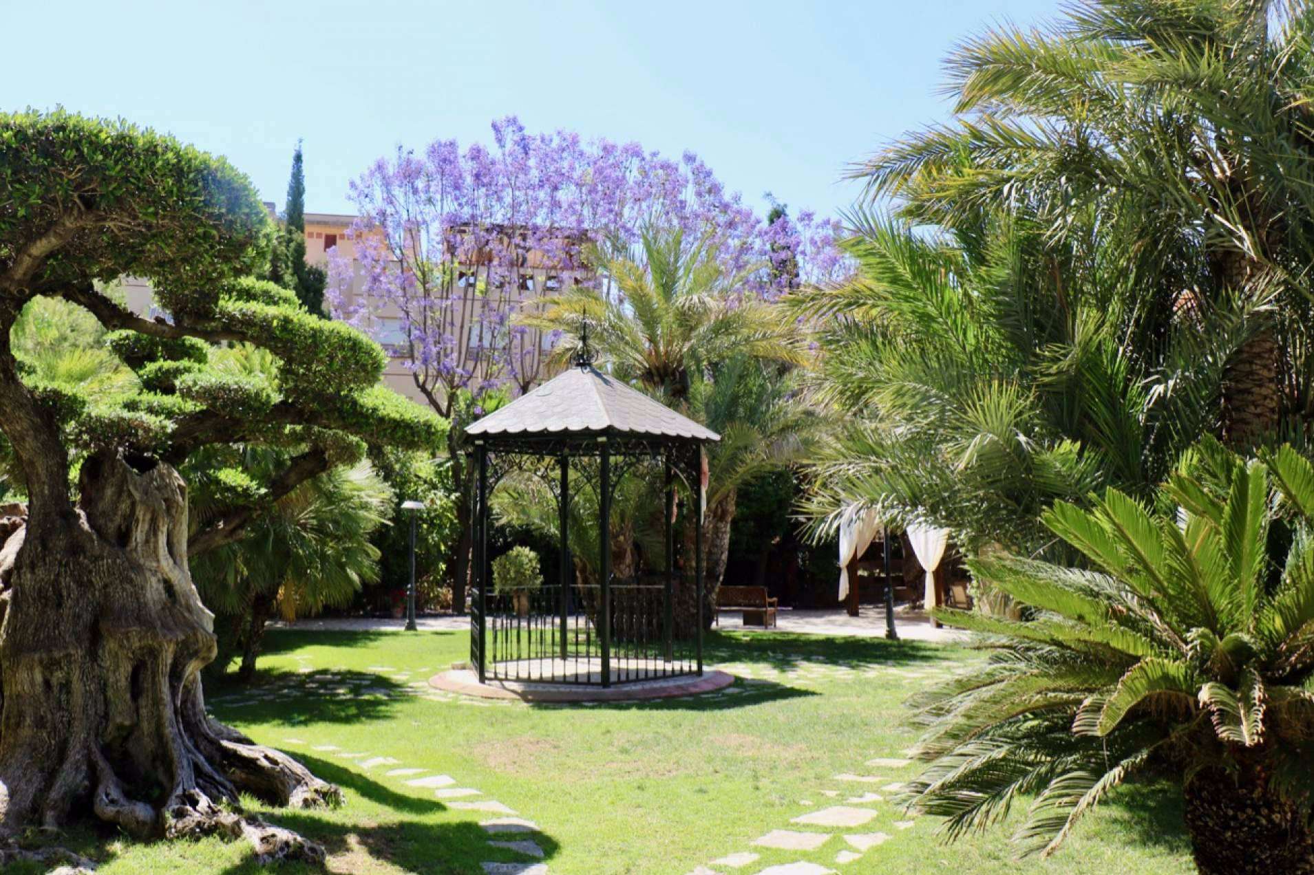 Un oasis en la costa alicantina esconde uno de los más bellos edificios del S. XIX, convertido en espacio gastronómico y de ocio