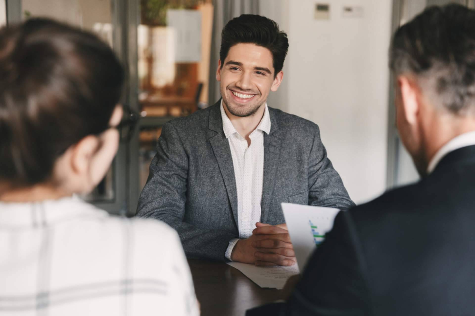 Crecer y progresar laboralmente gracias al servicio gratuito de consultoría y orientación de AvanzaEmpleo