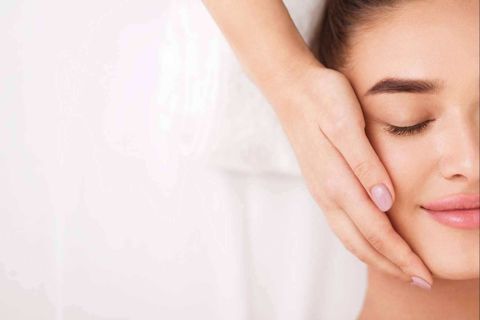 El tratamiento de hidrodermoabrasión facial de Crina Rus Beauty Center