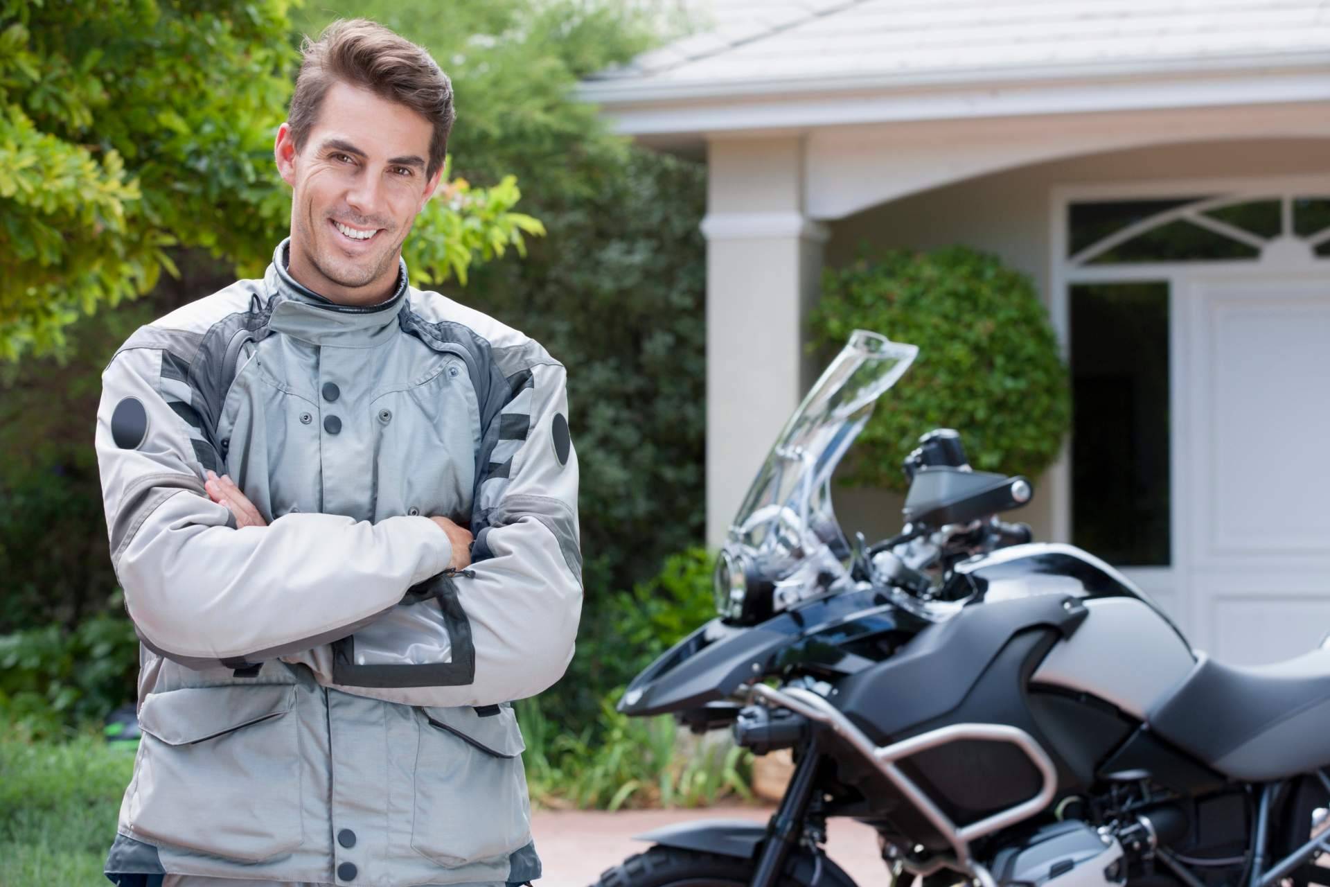 ¿Cómo obtener el carnet de moto de una forma sencilla y barata?, por Autoescuela 2000