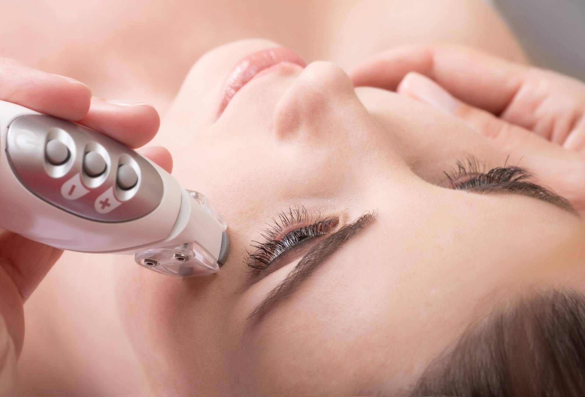 El tratamiento facial con punta de diamante que ofrece Sapphira Privé Madrid Centro