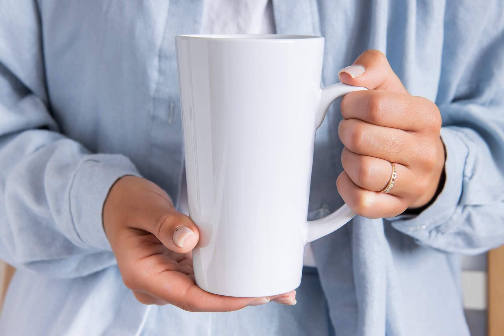 ProductosPersonalizados.es ofrece tazas y botellas personalizables