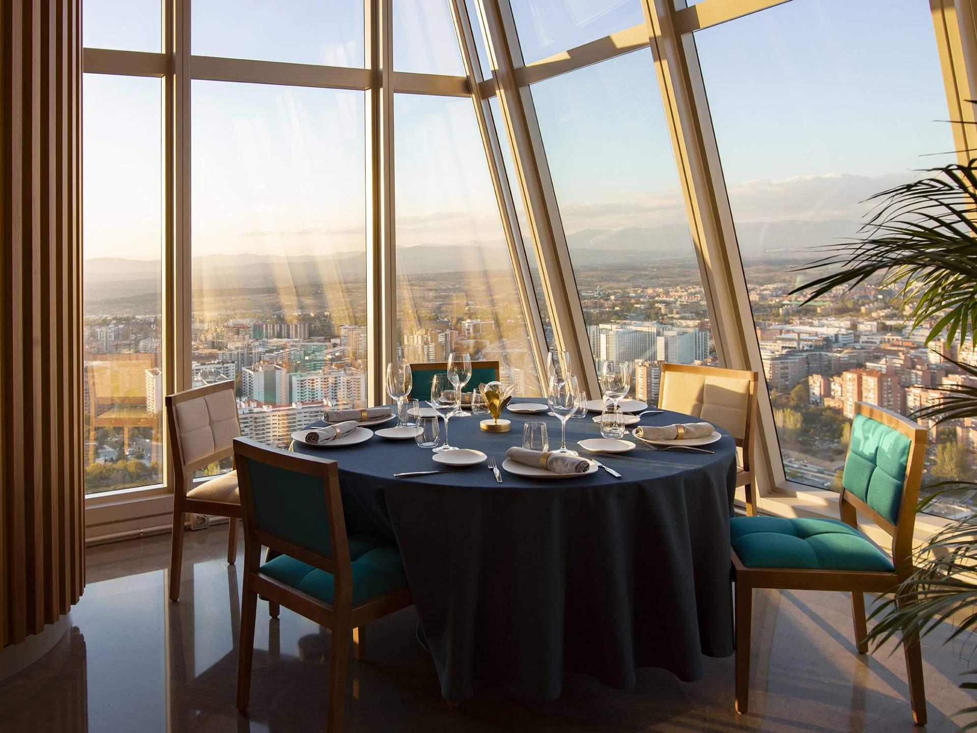 Alta gastronomía a 160 metros de altura en el restaurante Élkar en Madrid