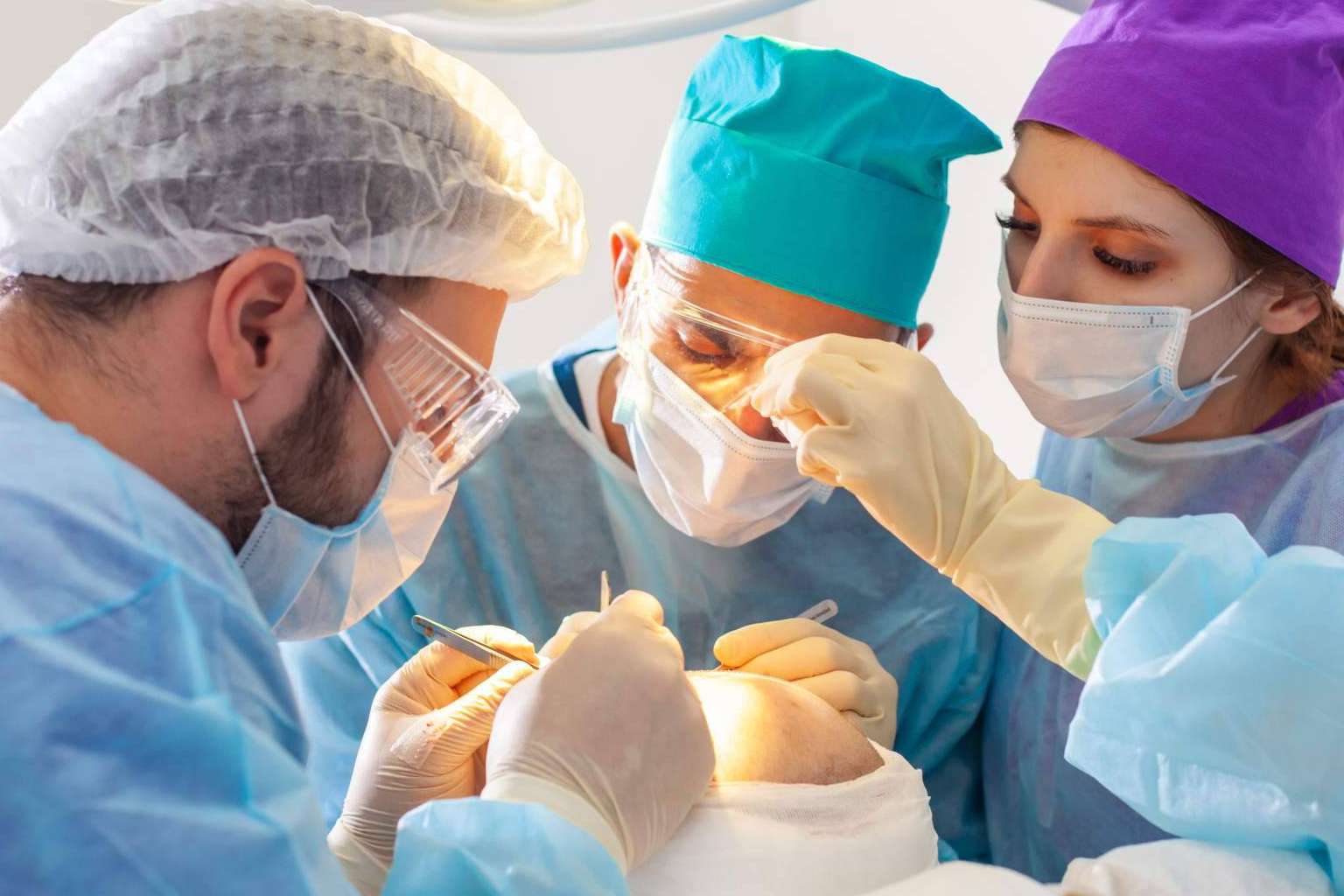 La excelencia de los injertos capilares llega a Boadilla con la dirección del máster internacional para médicos de esta disciplina