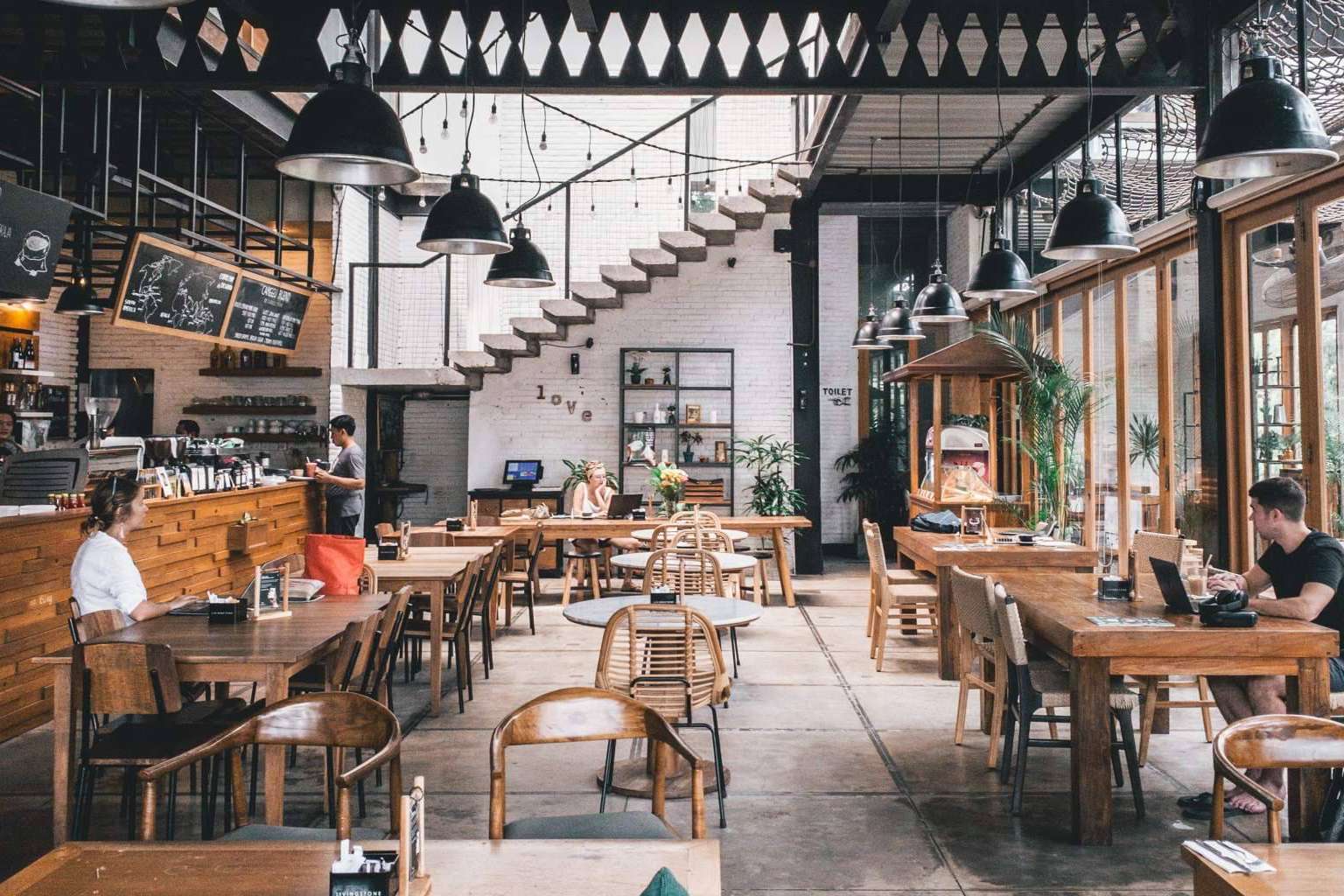 Oh My Business ofrece la gestión de restaurantes y administra negocios de restauración