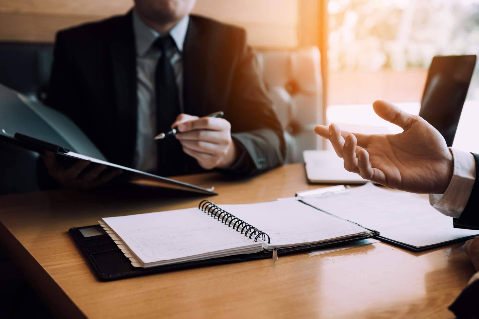 Los asesores necesitan unirse para valorar su profesión