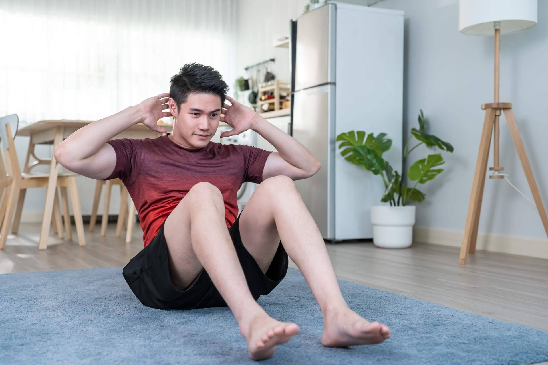 Fortalecer el abdomen con ejercicios abdominales en casa